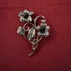 Silver Floral Vine Brooch Pin - Elegant Silver Flower Accent for Women